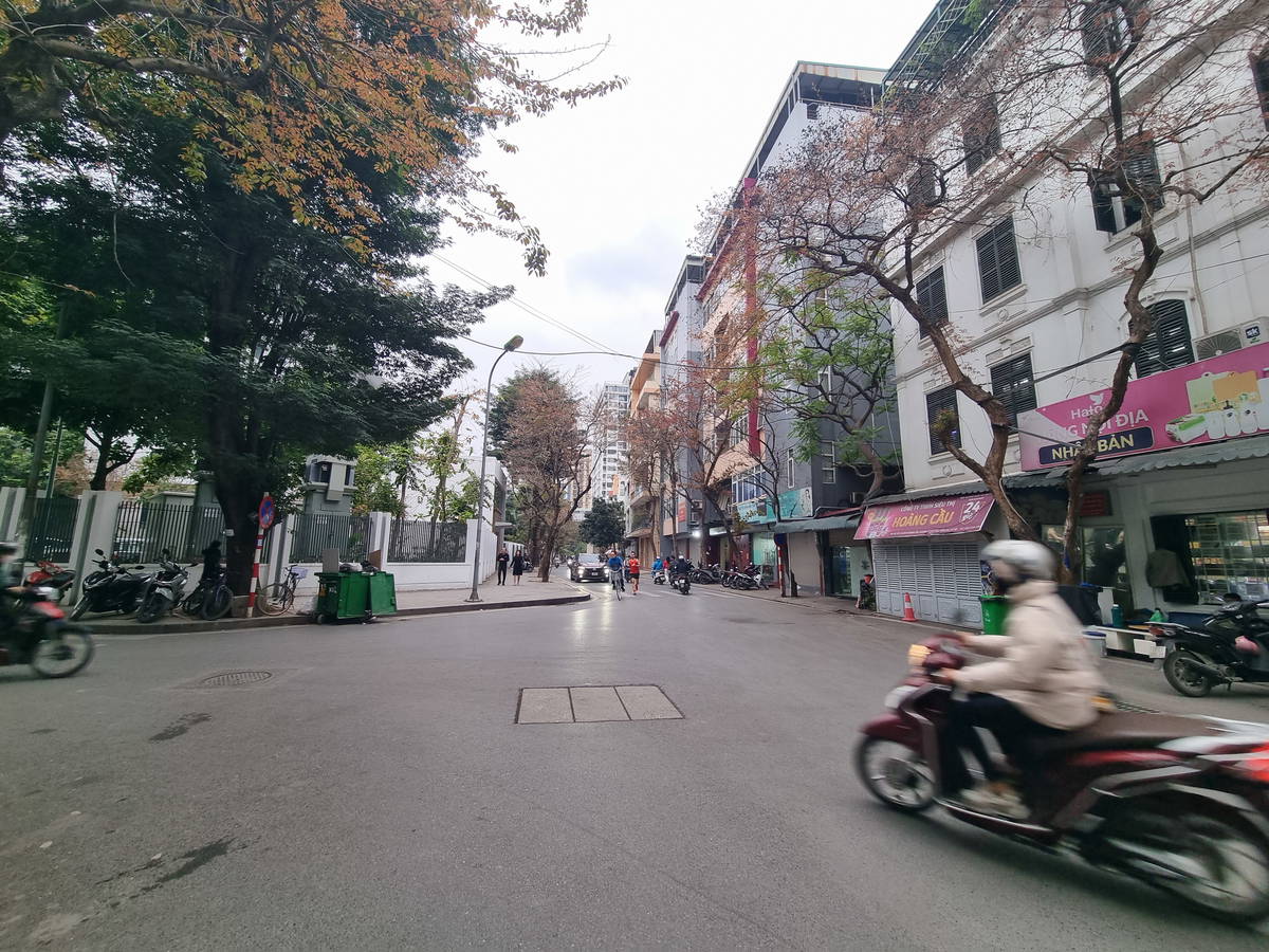 BÁN NHÀ HÀO NAM, ĐỐNG ĐA, 45M2 7 TẦNG MT 5M GIÁ 14,5 TỶ- PHÂN LÔ - NGÕ OTO, 7 TẦNG THANG MÁY , VỊ - Ảnh chính